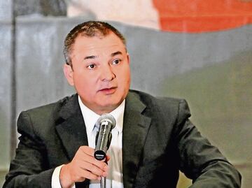 Fiscales acusan a García Luna de ofrecer dinero a compañeros de prisión para dar testimonios falsos y así obtener un nuevo juicio