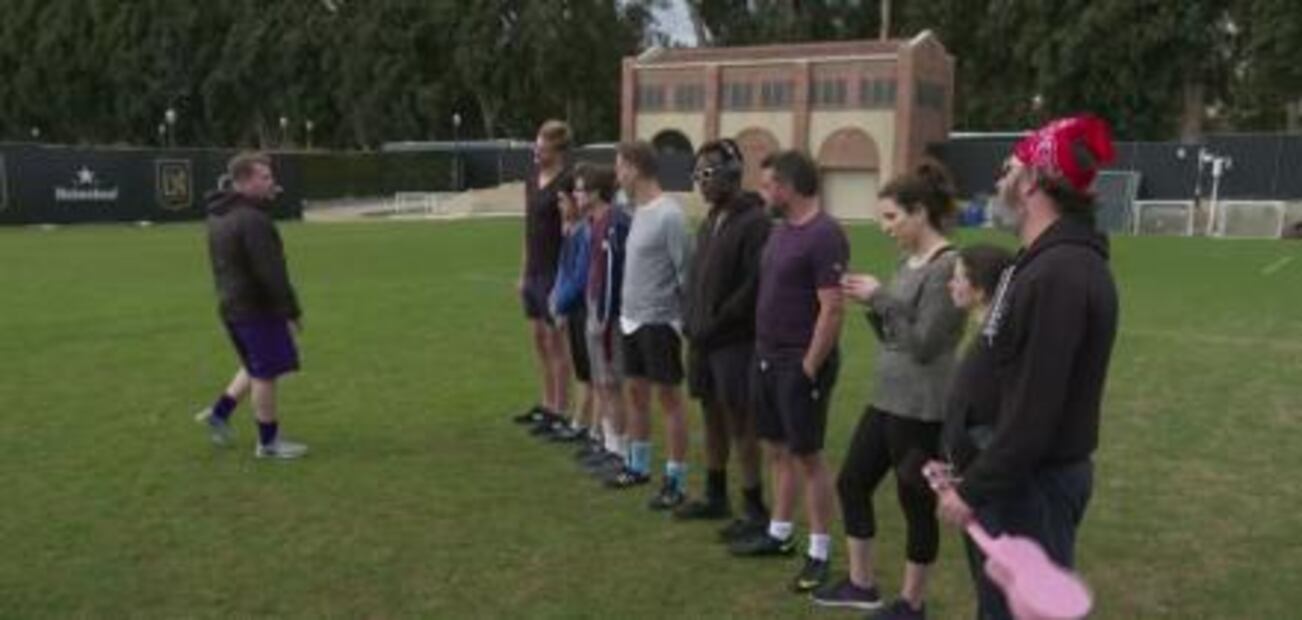 Carlos Vela se enfrenta a James Corden en The Late Late Show