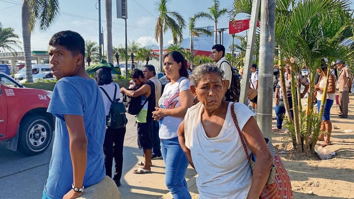 Cientos de personas resultaron afectadas por el paro de transporte público. Foto: Especial