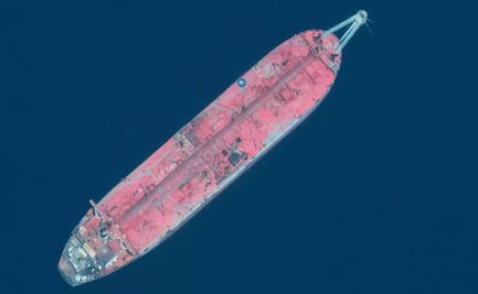 ONU alerta de riesgo de fuga o explosión de petrolero abandonado en costas de Yemen