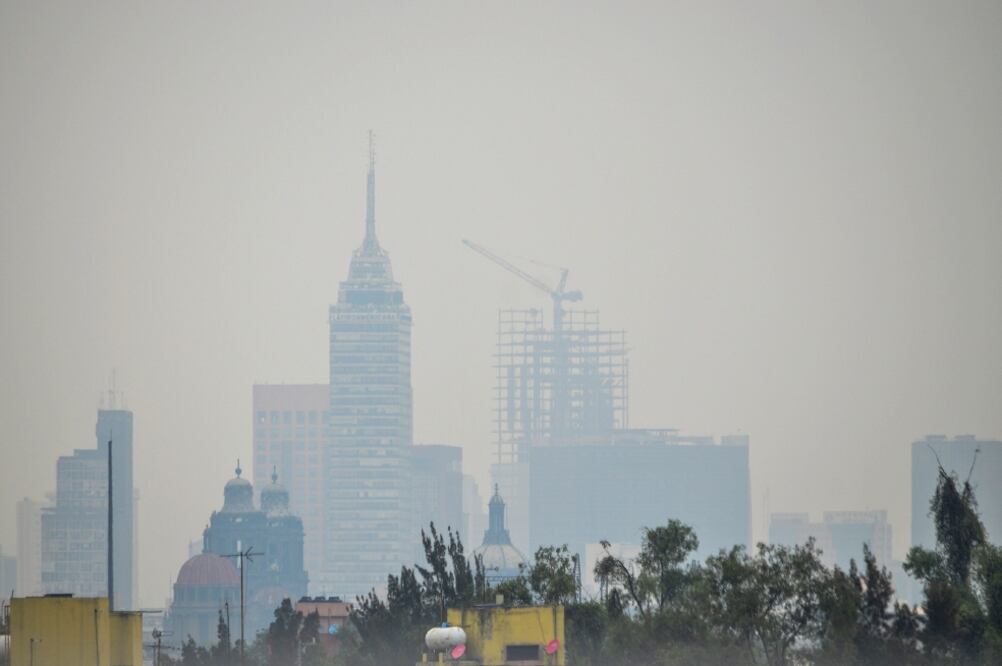 En 2014, la Ciudad de México registró 936 mil 709 toneladas de emisiones contaminantes, mientras que el Estado de México tuvo un millón 283 mil 233 (ARCHIVO EL UNIVERSAL)