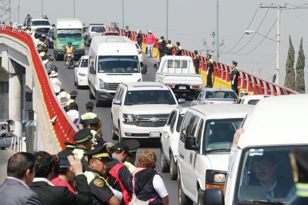 El recorrido que hará el jerarca de la Iglesia Católica por Ecatepec fue recreado en un convoy por autoridades del Estado de México y de la Iglesia Católica (LUIS CORTÉS. EL UNIVERSAL)