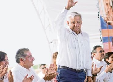 AMLO da banderazo a refinería en Dos Bocas