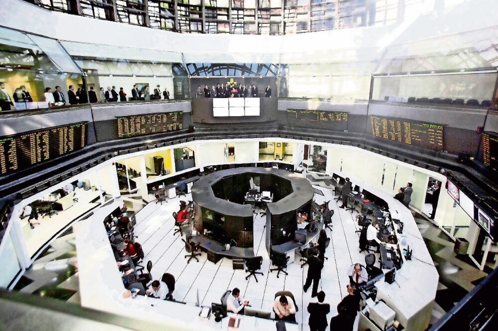 De acuerdo con la empresa Cartica Management, al menos 50 corporativos en México impiden que accionistas minoritarios tengan representación (ARCHIVO EL UNIVERSAL)