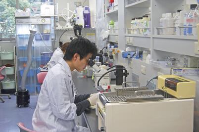 Secretaría de Economía busca atraer inversiones para industria farmacéutica; va por expansión de empresas del sector