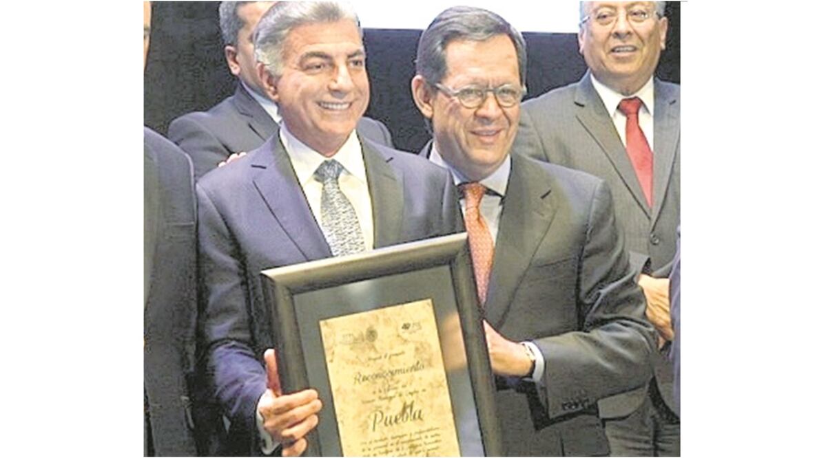 Servicio público Roberto Campa Cifrián (der.), titular de la STPS, resaltó los servicios que brinda el Sistema Nacional del Empleo. Foto: ESPECIAL