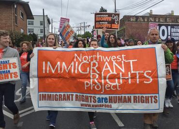 Abogados demandan a EU por no dejarlos ayudar a inmigrantes