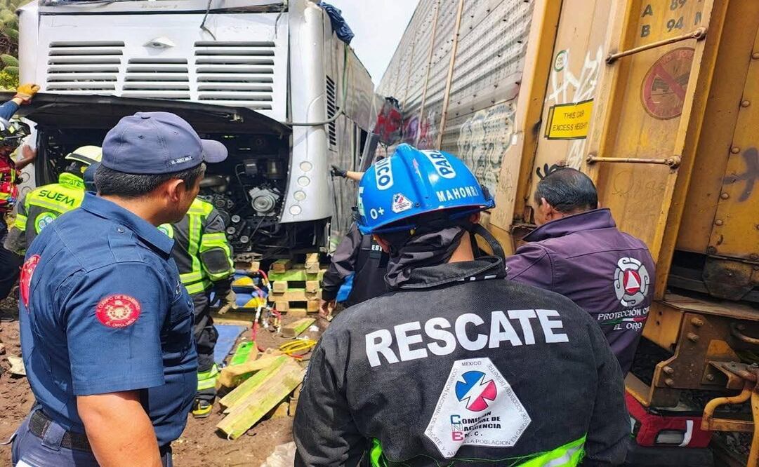 Entregados a sus familiares los cuerpos de las 10 víctimas del choque en Atlacomulco. Foto: Especial