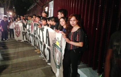 Paristas se atrincheran en Vocacional 11