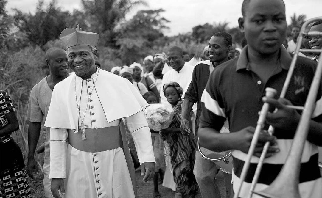 El cardenal ghanés Peter Turkson a la izquierda. Foto: Facebook @cardinalturkson