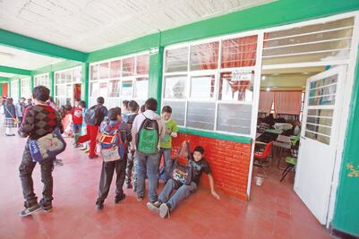 Enseñanza en México beneficia a quienes tienen más, dice INEE