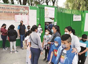 En CDMX se reducen las filas en sedes de vacunación