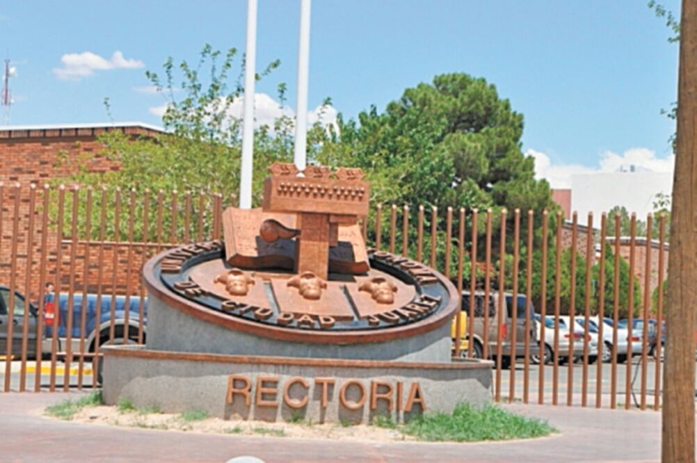 Respa ldo. La UACJ repudió la agresión contra la maestra y aseguró que la institución le brindará apoyo moral, sicológico y legal. Foto: IBETH MANCINAS. EL UNIVERSAL