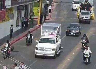 Arzobispo de Chiapas se pasea en papamóvil usado por Papa Francisco en 2016; causa azoro entre la población