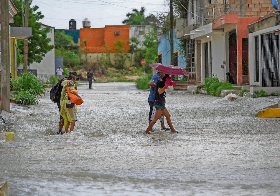 Más de 30 casas habitación resultaron afectadas al desbordarse el canal de La Curva en Morelos. Foto: archivo