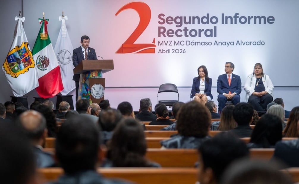 Dámaso Anaya rinde 2do Informe como rector de la Universidad de Tamaulipas; Américo Villarreal destaca su evolución.
Foto: Especial.