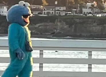 Hombre disfrazado del “comegalletas” aterroriza a habitantes de EU; piden mantenerse alejados