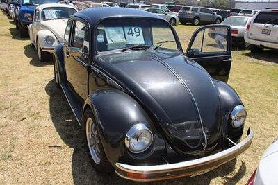 El vocho de 10 mil pesos que subastará AMLO en Los Pinos