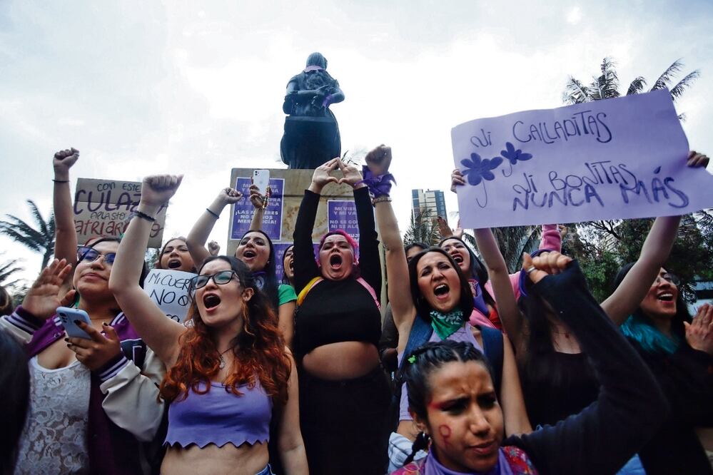 Colombianas durante una manifestación con motivo del Día Internacional de la Mujer, el 8 de marzo pasado