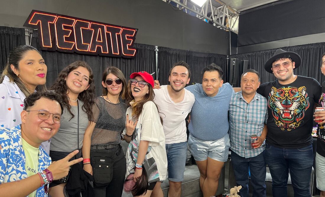 Los ganadores, subieron junto con la artista al “Bar Tecate” a que los consintiera con una cerveza para el calor, mientras disfrutaban de una vista espectacular. Foto: Emmanuel Espinosa - EL UNIVERSAL