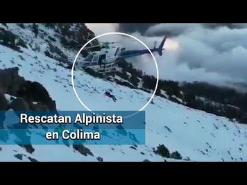 Rescatan alpinista atrapado en el Nevado de Colima