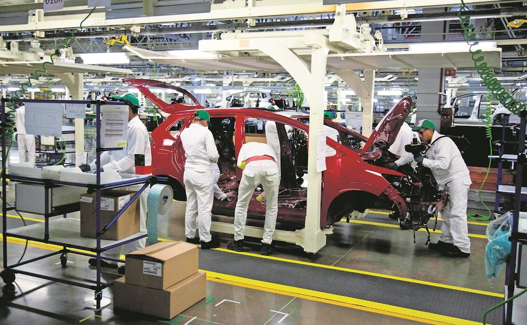 La industria automotriz fabricó 275 mil 436 vehículos en el país; la diferencia entre el incremento y la caída en producción de algunas marcas tiene que ver con el abasto de componentes y semiconductores. Foto: Archivo/EL UNIVERSAL.
