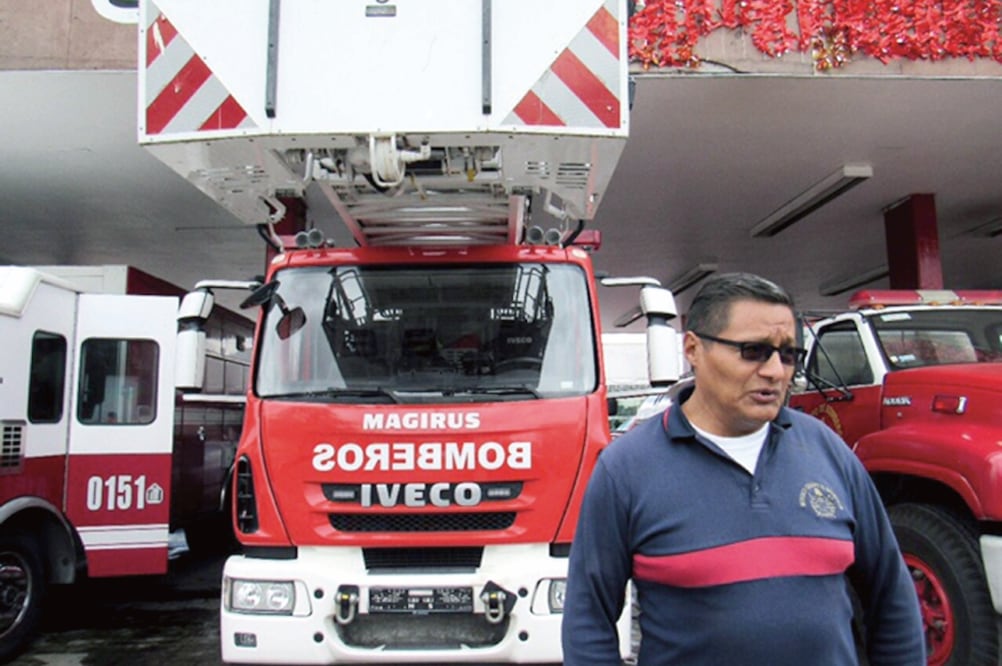 El 19 de septiembre, el bombero Aarón Juárez estaba en el Metro cuando comenzó a temblar y de inmediato se unió a las labores de rescate. Dice que no poder salvar a toda la gente de los escombros deja sentimientos encontrados. (ESPECIAL)