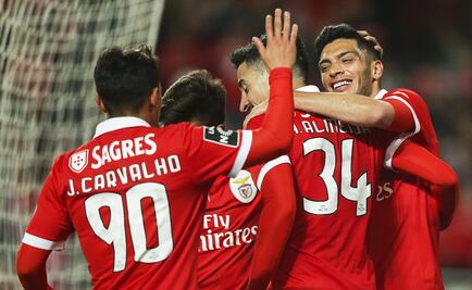 Benfica aplasta al Marítimo con Jiménez de cambio