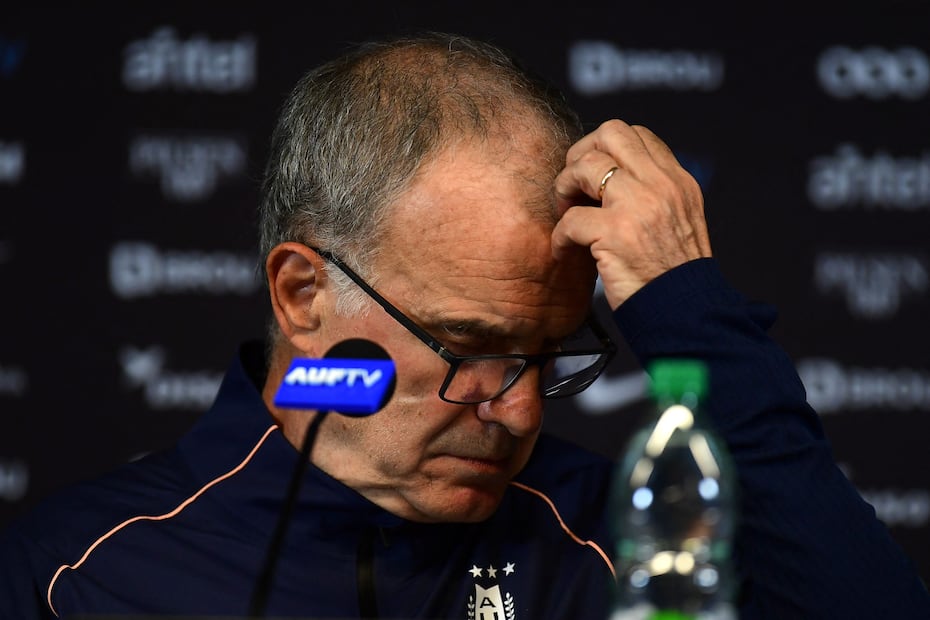 Marcelo Bielsa en conferencia de prensa, tras la eliminación de Uruguay del Mundial de 2026 - Foto: AFP
