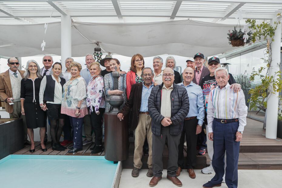Reunión de competidores de los juegos olímpicos de 1968 en la residencia de Nelson Vargas Fotos Gabriel Pano El Universal