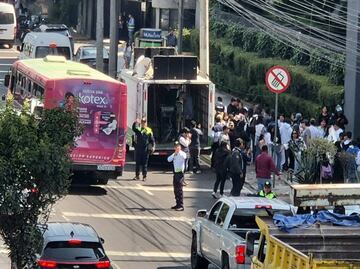 Estudiantes de FNERRR bloquean Avenida Constituyentes para exigir mejoras en infraestructura y subsidios