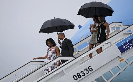 Obama arrives in Cuba for "historic visit"