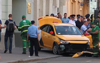 Taxi que embistió a mexicanos en Rusia, sin  permiso para trabajar