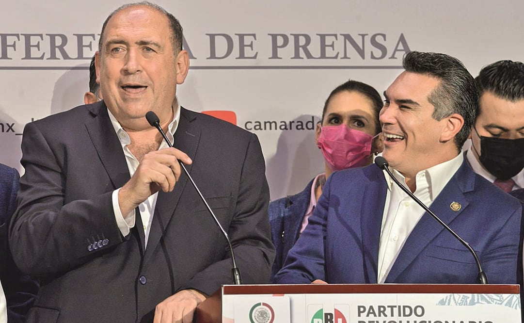 Junto a Rubén Moreira, líder de los diputados priistas, Alejandro Moreno, presidente del PRI, dijo que la iniciativa se analizará sin prisas. Foto: Mario Jasso. CUARTOSCURO