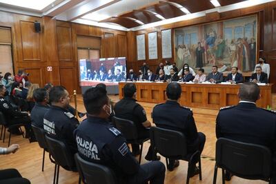 Diputados locales del PRI y PAN piden dignificar actividad de policías del Edomex 