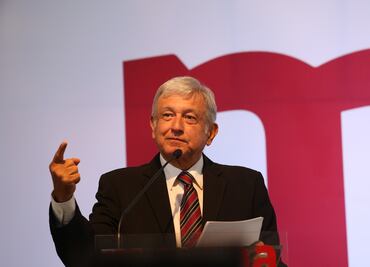 AMLO felicita a diputados de Morena por rechazar bono