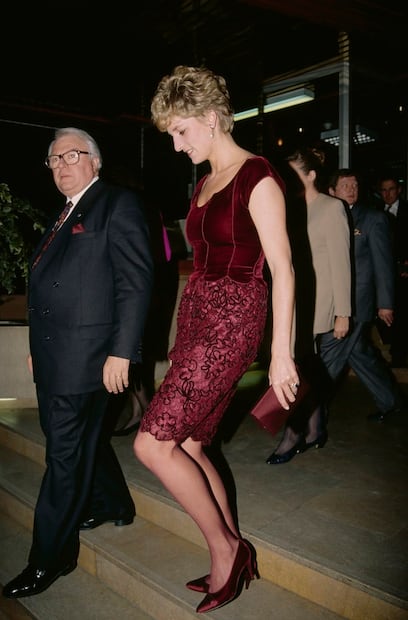 La princesa Diana viste de Valentino en un evento de Paul McCartney en Francia, en noviembre de 1992. Foto: Getty Images