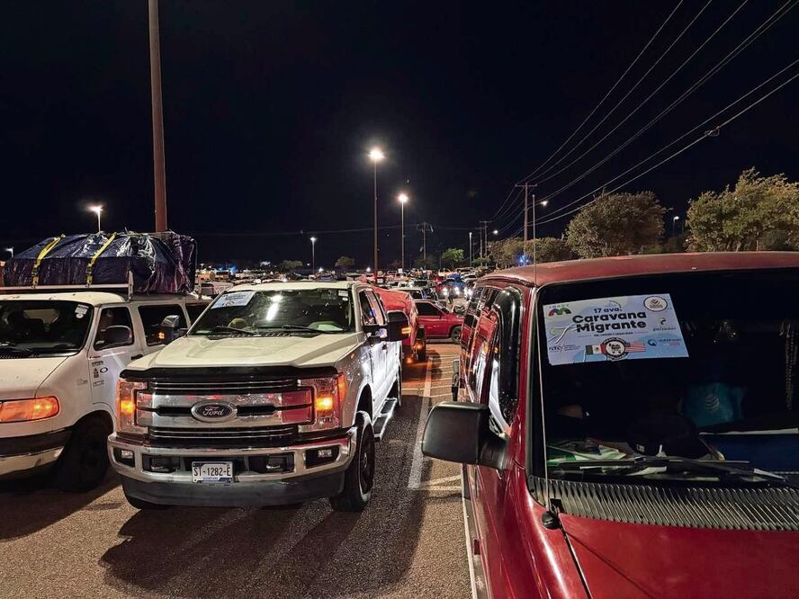 Alrededor de 2 mil 800 vehículos formaron la 17 Caravana del Migrante que partió de Laredo, Texas, y llegó a Jalpan de Serra, en Querétaro. Foto: Cemián Chávez | El Universal