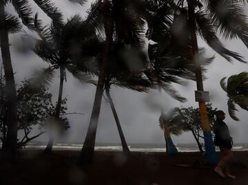Más de 900 mil personas sin luz por paso de Ernesto en Puerto Rico