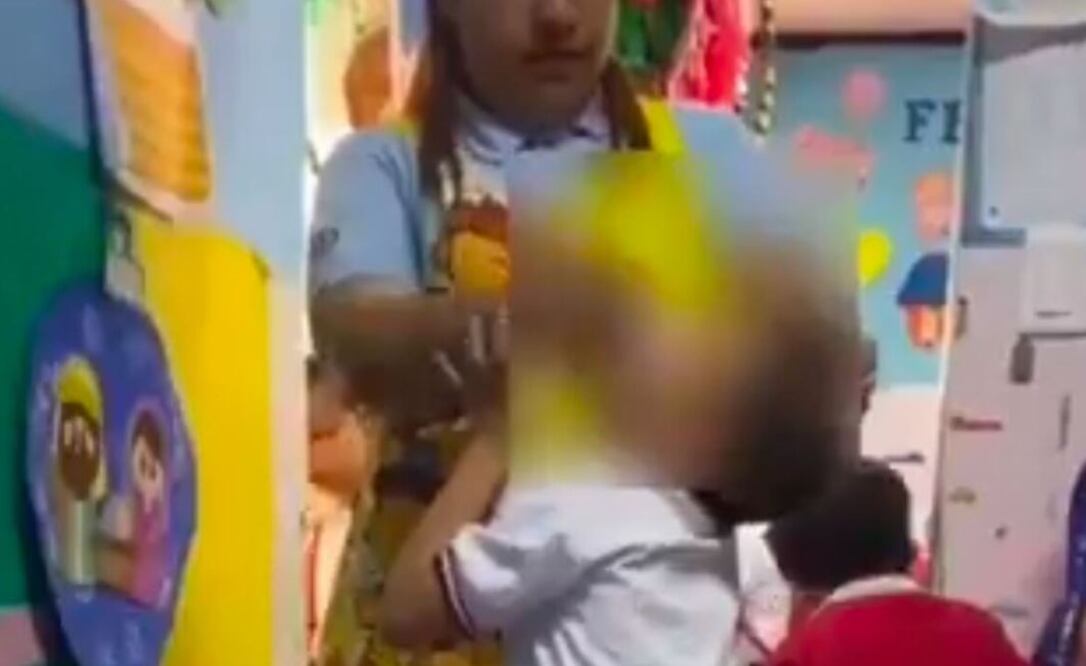 Jaqueline Elizabeth “N”, la maestra que se viralizó por agredir a menores en un centro de atención especial, fue detenida por la policía municipal. (Foto: captura de pantalla)