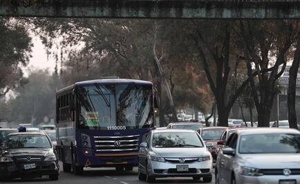 Esperan hasta 30 minutos para abordar en Corredor Izazaga-Tlalpan