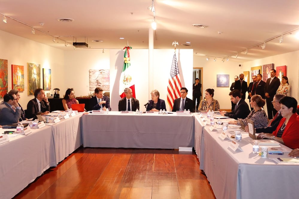 La canciller mexicana, Alicia Bárcena, dialogó con los cónsules de México en Texas. Foto: tomada de X