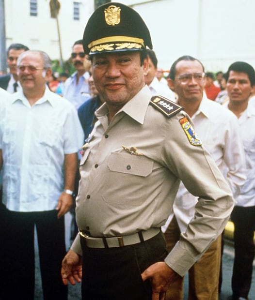 Dictador Manuel Noriega, años antes de su detención a manos de fuerzas estadounidenses. Foto: ESPECIAL/Wikimedia Commons.