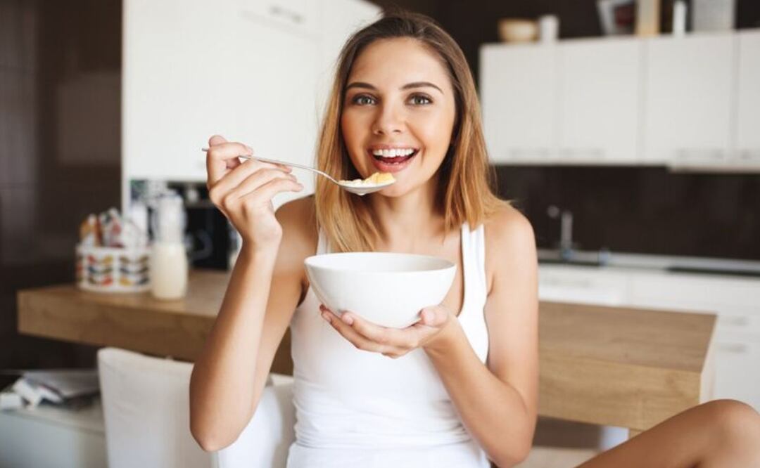 Evita consumir avena cruda. Fuente: Freepik