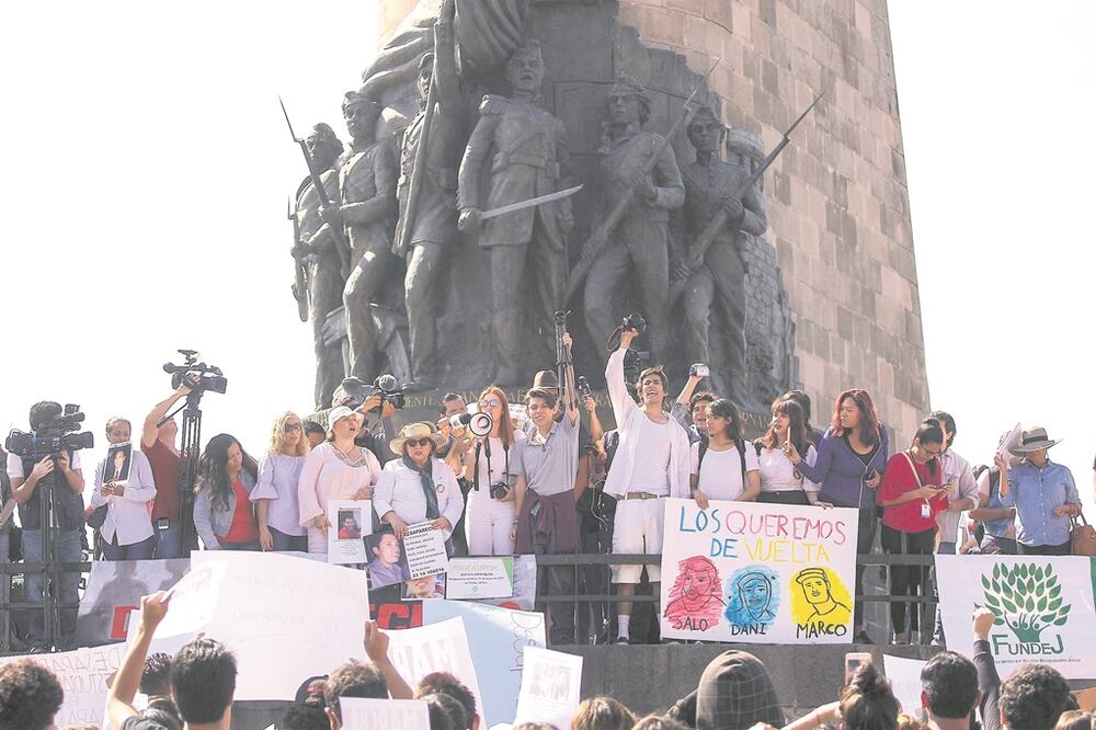 Las marchas por los desaparecidos, como los tres estudiantes de cine en Tonalá el 19 de marzo de 2018, han sido motivo para que los artistas convoquen a la movilización de conciencias. Fotos/ ESPECIALES