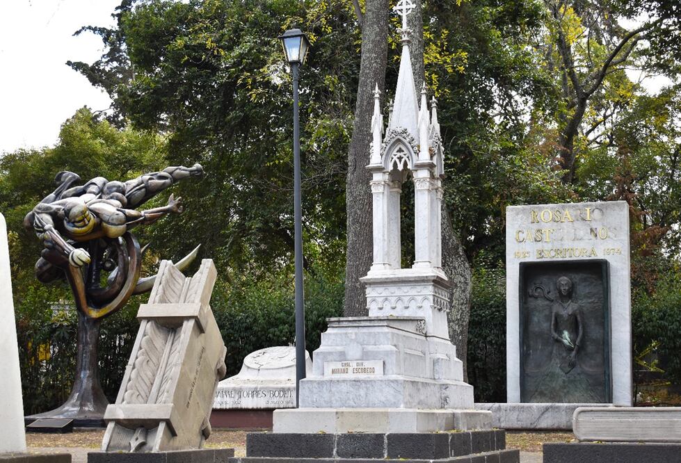 Rotonda de las Personas Ilustres, en el Panteón Civil de Dolores.
Foto: Abril Angulo/ El Universal