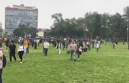 Alumnos de la UNAM se concentran en “Las Islas” de CU