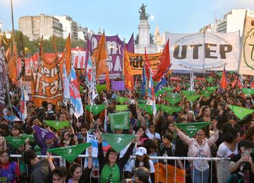 En pleno 8M, gobierno de Milei festeja políticas contra “la ideología de género”; cerró el Ministerio de la Mujer en 2024