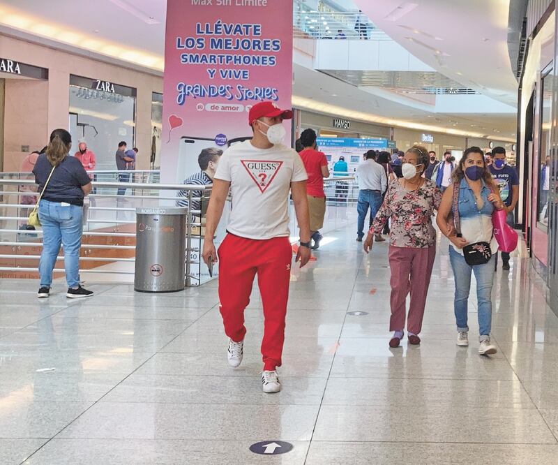 Debido a la pandemia, los trabajadores que se quedaron sin empleo debieron recurrir a utilizar una parte de sus ahorros para el retiro para poder subsistir. Foto: GERMÁN ESPINOSA. EL UNIVERSAL
