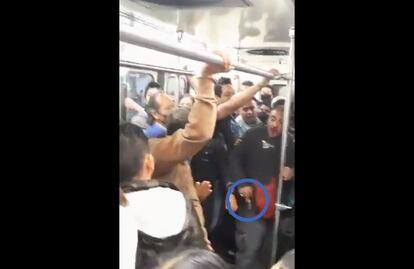 VIDEO: Sujeto hiere con un cuchillo a 3 personas en la estación Chabacano del Metro CDMX 